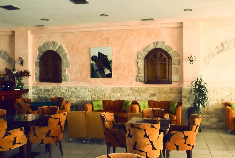 Papagalos Hotel 2*